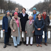 Gruppe Menschen auf der Gerner Brücke